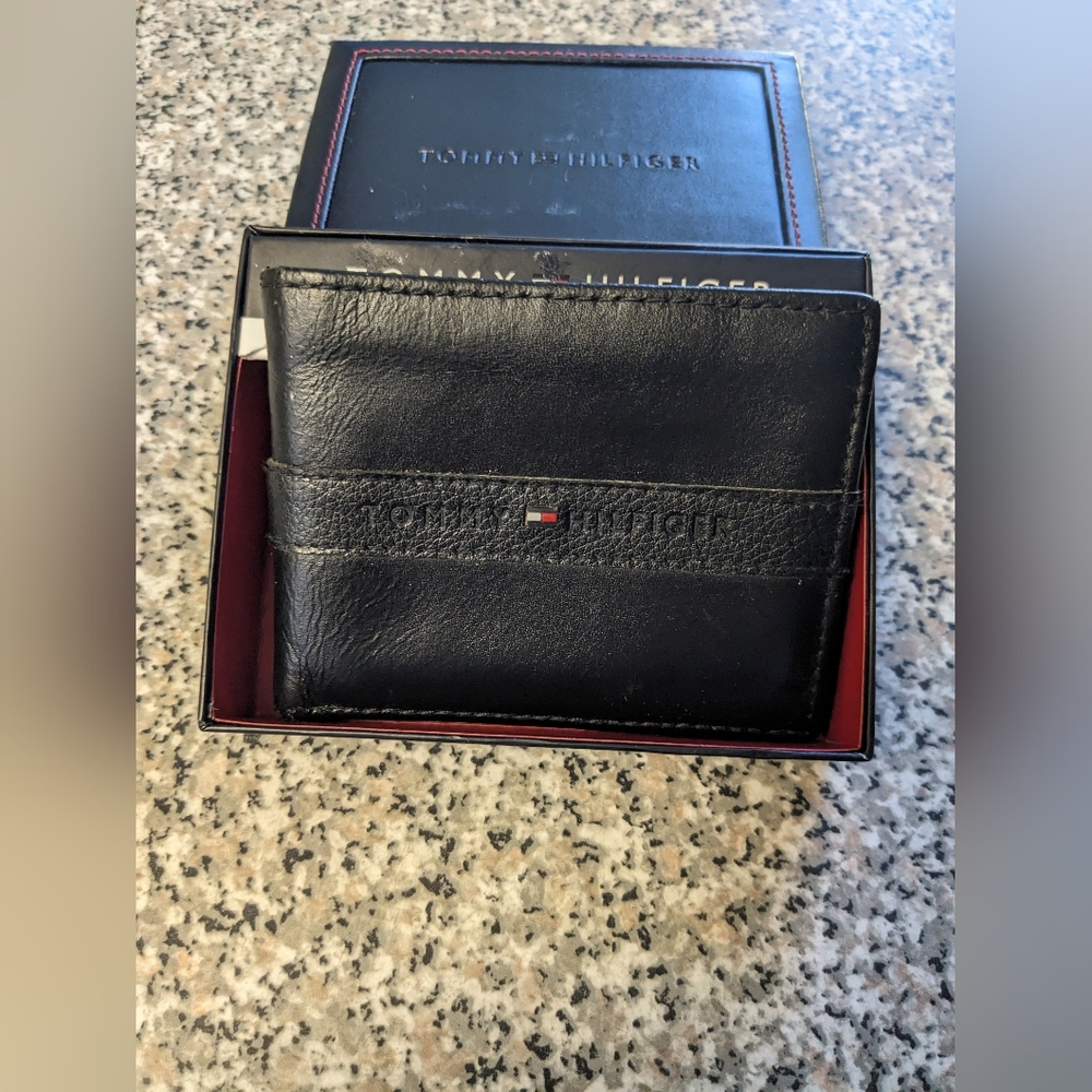 Tommy Hilfiger Leather wallet